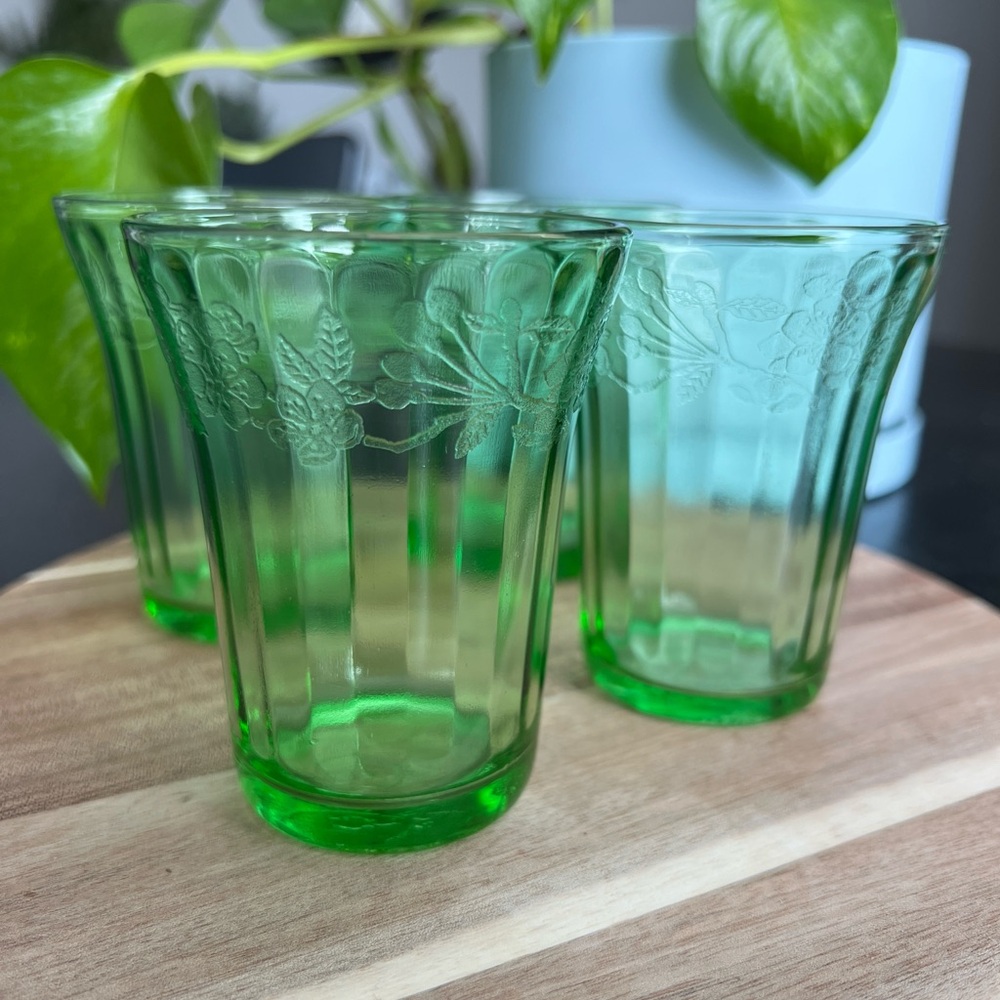 Vintage Jeanette cherry blossom uranium juice glasses